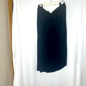 Plus size women’s black skirt. Cute and versatile. Great for summer!